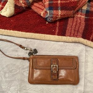 Coach ristlet. Faux brown leather.